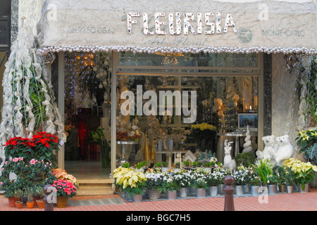 Blumenladen mit Weihnachtsdekoration, Eisbären, Rentiere, Weihnachtsstern, Rhododendron, Boulevard des Moulins, Monaco, Cote d ' a Stockfoto