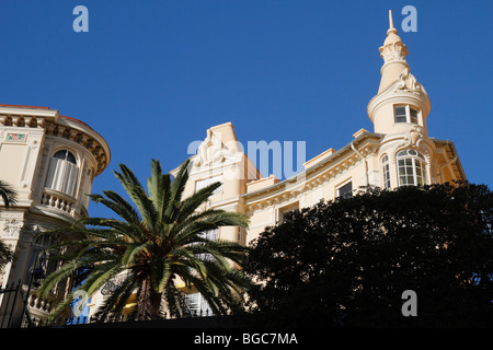 Belle Epoque Gebäude auf dem Boulevard des Moulins, Palme (Phoenix Canariensis), Monaco, Cote d ' Azur, Europa Stockfoto