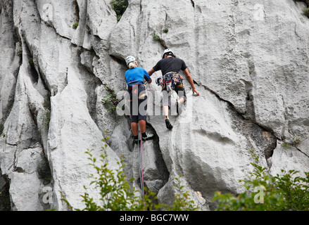 Kletterer in Velika Paklenica Canyon, Nationalpark Paklenica, Velebit-Gebirge, Dalmatien, Kroatien, Europa Stockfoto