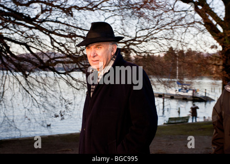 Liberal Democrats Schatten Kanzler und stellvertretender Leiter Vince Cable besuchten mehrere überflutete Gebiete am Samstag. Stockfoto