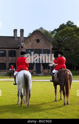 Fox Jäger an der Foxhunt vor dem Plantagenhaus auf Middleton Place-Plantage in Charleston, SC montiert Stockfoto