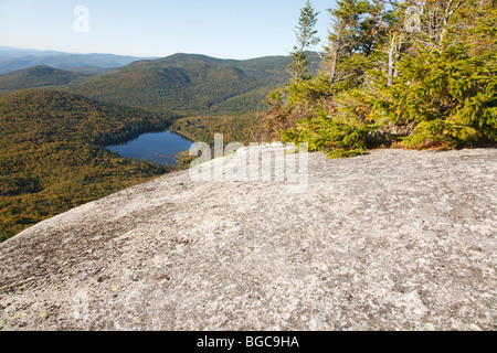 Franconia Notch State Park - Lonesome Lake Trail Kanone. Dieser Weg führt auf den Gipfel des Cannon Mountain in den White Mountains, New Hampshire, USA Stockfoto