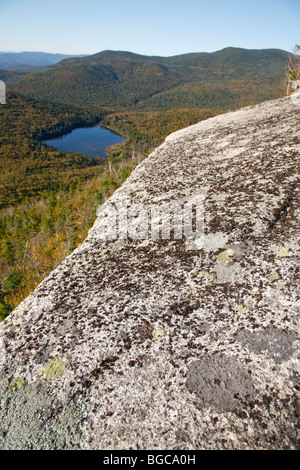 Einsame See aus Hi-Kanone Trail. Dieser Weg auf den Gipfel des Cannon Mountain in den White Mountains, New Hampshire USA Stockfoto