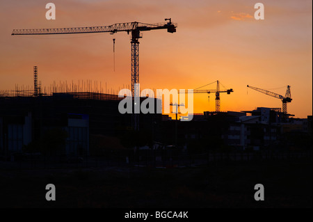 Turmdrehkrane Silhouette auf der Baustelle Stockfoto