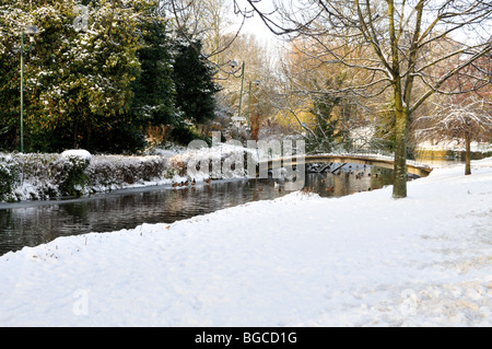 Fluß Gade im Winter, Hemel Hempstead, Hertfordshire, UK. Stockfoto