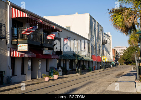 Geschäfte auf der East River Street in Savannah, Georgia. Stockfoto