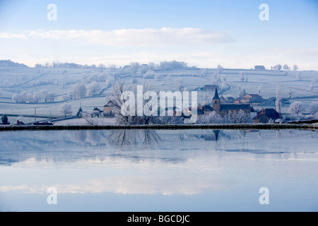 Burgund Saône et Loire. Sarry Village im Winter. Stockfoto