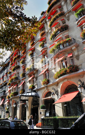 Paris, Frankreich - Außenansicht Des Luxushotels, 'Hotel Plaza Athenée', Front Façade, 'Avenue Montaigne' Stockfoto