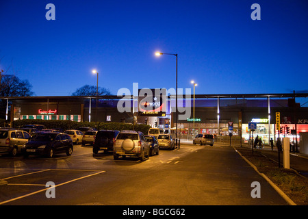 Parkplatz in der Nacht in Bury St Edmunds, Suffolk, UK Stockfoto