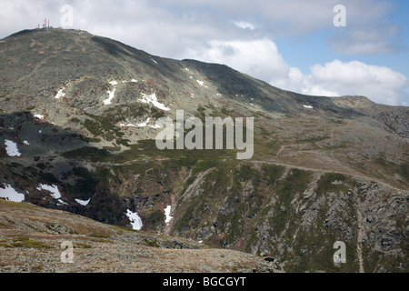 Mount Washington vom Gipfel des Berges Boott Sporn während der Sommermonate. Das Hotel liegt in den White Mountains, New Hampshire, USA Stockfoto