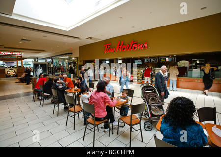 Hortons Dufferin Mall, Toronto, Kanada. Berühmten Kaffee und Donut Restaurant. Stockfoto