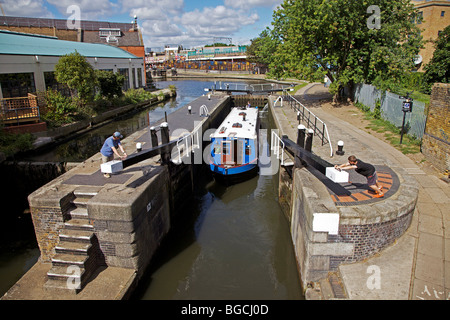 Barge in Camden Lock, Regents Canal, London, England Stockfoto