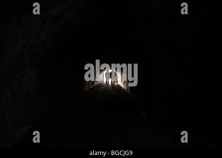 Schloss Kronborg in Helsingør (auf Englisch auch bekannt als Elsinore) auf der Insel Seeland (Sjælland) in Dänemark, in einen tunel Stockfoto