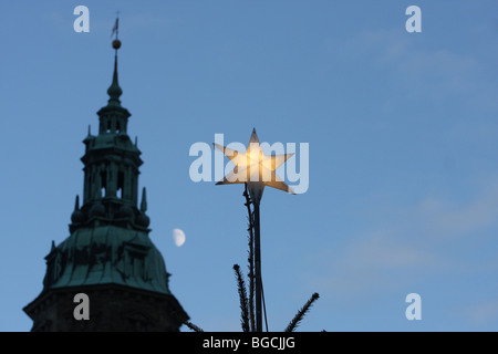 Silhouette von Schloss Kronborg in Helsingør (auf Englisch auch bekannt als Elsinore) auf der dänischen Insel Seeland Stockfoto