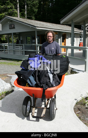 Ladehilfsmittel.  Kajak-Tour in der Glacier Bay National Park, Alaska, USA. Stockfoto