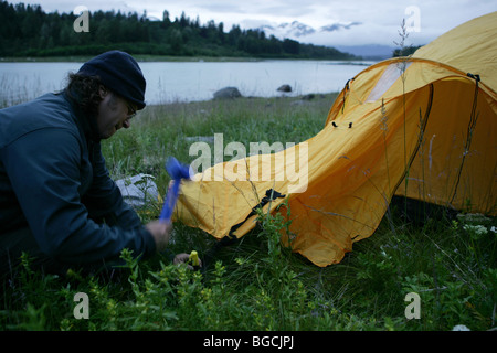 Zelt im Basislager. Kajak-Tour in der Glacier Bay National Park, Alaska, USA. Stockfoto