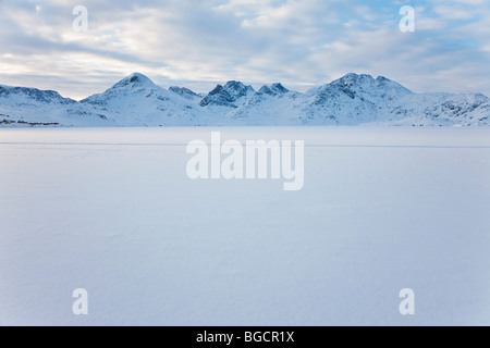 König Oscar Fjord und Polhejmfjell Berg, Tasiilaq, E. Grönland Stockfoto