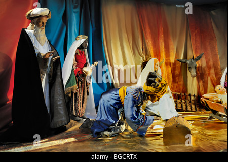 Paris, Frankreich- Weihnachtskrippe, Krippe, Krippe, in der französischen katholischen Kirche, Krippe, religiöse Figuren, europäische religiöse Praxis. Crèche Stockfoto