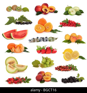 Sammlung der Früchte, die reich an Antioxidantien, isoliert auf weißem Hintergrund. Stockfoto