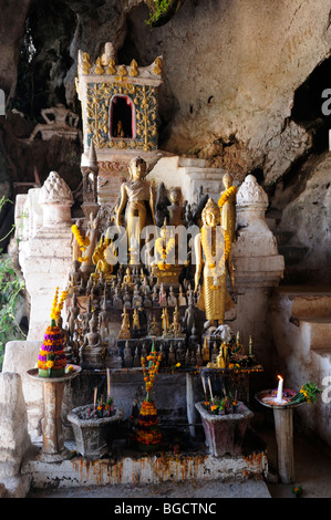 Laos; Luang Prabang; Buddhastatuen an die niedrigere Pak Ou Höhlen Stockfoto