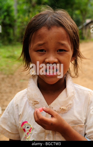 Laos; Dorf von Telefon Ngeun in der Nähe von Vang Vieng; Porträt eines jungen Mädchens Stockfoto