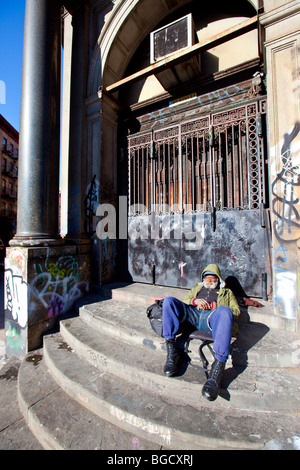 Obdachloser vor 190 Bowery Germania Bank Building, Lower East Side, Manhattan, New York City Stockfoto