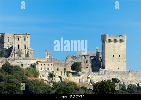 Montmajour Abbey, befestigte mittelalterliche Kloster mit behalten "oder" Turm (Tour de l'Abbé) in der Nähe von Arles, Bouches-du-Rhône, Provence Frankreich Stockfoto