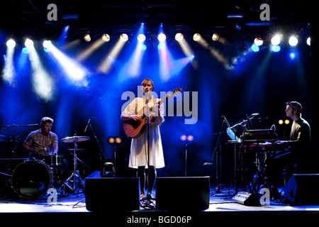 Der US-Singer-Songwriter Laura Gibson Leben in der Schueuer Concert Hall, Luzern, Schweiz Stockfoto