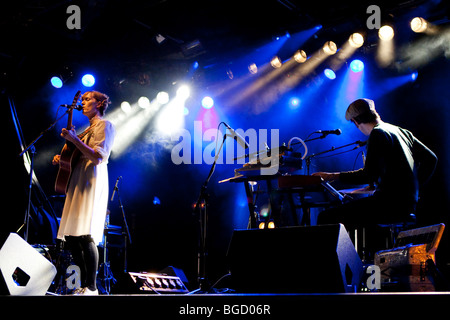 Der US-Singer-Songwriter Laura Gibson Leben in der Schueuer Concert Hall, Luzern, Schweiz Stockfoto