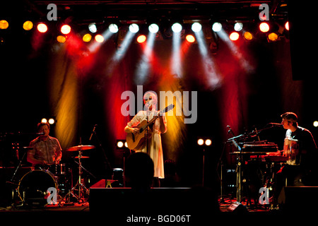 Der US-Singer-Songwriter Laura Gibson Leben in der Schueuer Concert Hall, Luzern, Schweiz Stockfoto