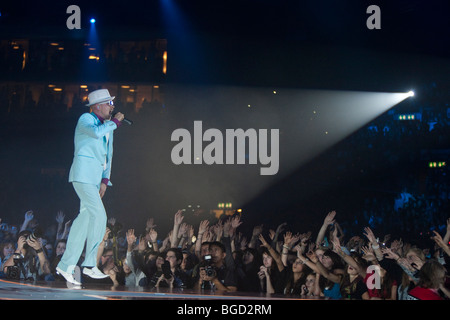 Der deutsche Sänger Jan Delay live auf der Energy Stars For Free-Veranstaltung in der Hallenstadion Oerlikon Concert Hall, Zürich, Schweiz Stockfoto