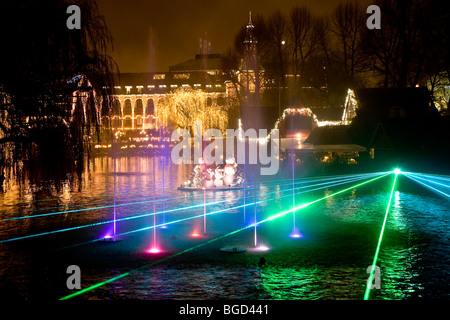 Beleuchtung zeigen am See Tivoli in Kopenhagen, Dänemark, Europa Stockfoto