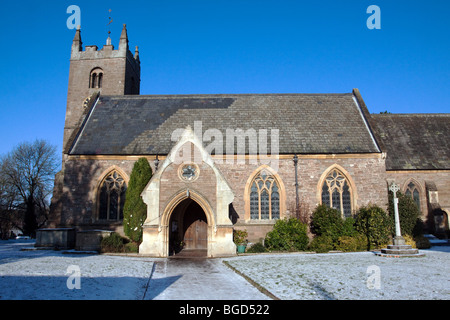 Str. Marys Kirche in Tenbury Wells Worcestershire im Schnee Stockfoto