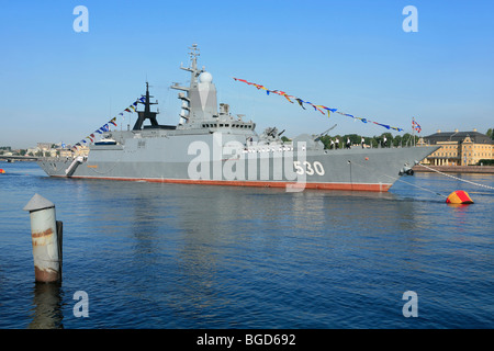 Die russischen Corvette RFS 530 Steregushchy während einer Marine Parade in Sankt Petersburg, Russland Stockfoto