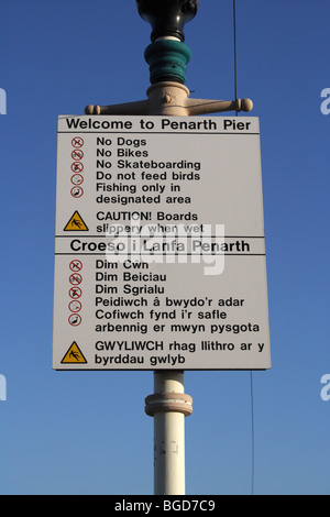 Zweisprachiges Englisch / walisisches Cymraeg Sign penarth Pier Wales UK Stockfoto