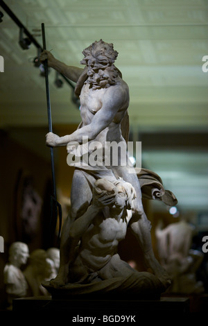 Marmorstatue von Neptun und Triton von Giovanni Bernini Form 1622 im Victoria and Albert Museum in London UK Stockfoto