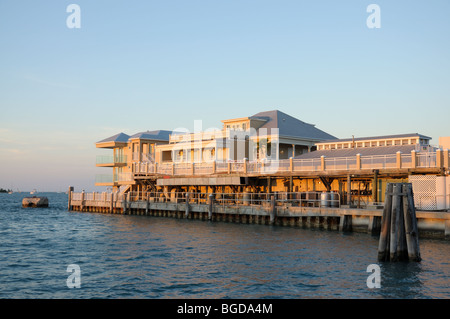 Key West Waterside Gebäude bei Sonnenuntergang, Florida USA Stockfoto