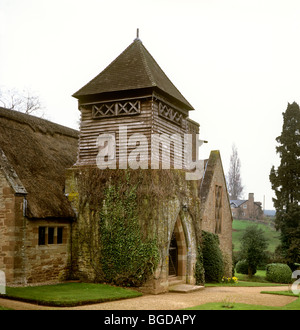 Großbritannien, England, Herefordshire, Brockhampton, All Saints Church einzigartigen strohgedeckten Struktur Stockfoto