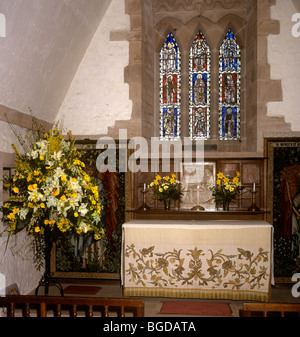 Großbritannien, England, Herefordshire, Brockhampton Kirchenschiff, Wandteppiche von Künstler Edward Burne-Jones Stockfoto