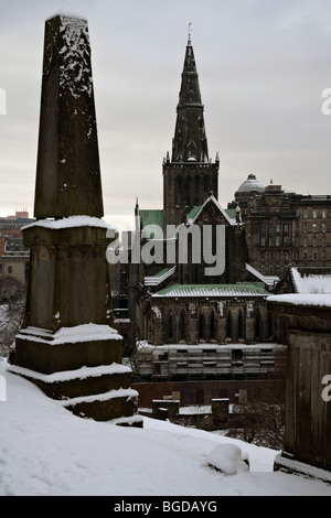 Glasgow Cathedral gesehen aus der Nekropole Stockfoto