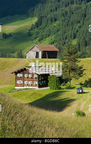 Bauernhof im Kleinwalsertal Tal, Allgäu, Vorarlberg, Österreich, Europa Stockfoto