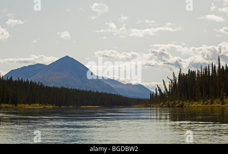 Takhini River, Mount Vanier hinter Yukon Territorium, Kanada Stockfoto