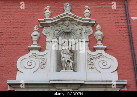 Eintritt in den Beginenhof klassizistische Portal in der Nische der St. Rochus, Schutzpatron der Pestkranken, detail, Oudenaarde, Eas Stockfoto