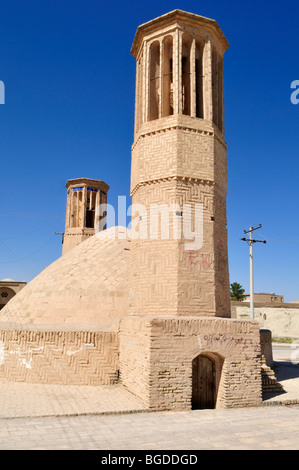 Windtower in ein unterirdisches Wasserreservoir in Nain, Isfahan, Isfahan, Iran, Persien, Asien Stockfoto