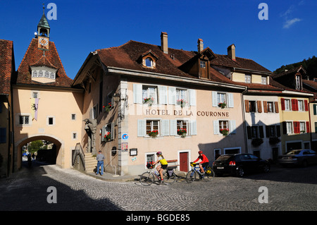 Radfahrer in Saint d'Ursanne, Jura, Schweiz, Europa Stockfoto