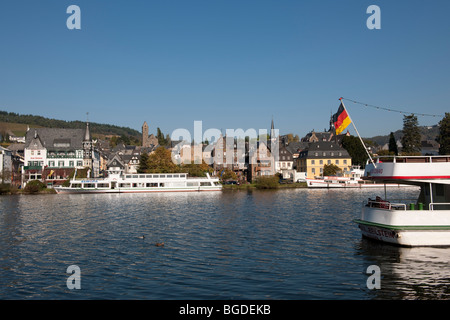 Traben Stadtteil von Traben-Trarbach, Schiffe Passagier auf dem Fluss Mosel, Rheinland-Pfalz, Deutschland, Europa Stockfoto