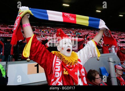 Mainz-Fan im Karnevalskostüm, Fußball Bundesliga, FSV Mainz 05 vs Hamburger SV im Bruchwegstadion Stadion in Mainz, Rheinland-Pfalz Stockfoto