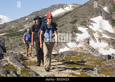 Gruppe der jungen Wanderer Wandern, Rucksack, Rucksack, historische Chilkoot Pass, Chilkoot Trail, in der Nähe von Happy camp, alpine Tundra, Yu Stockfoto