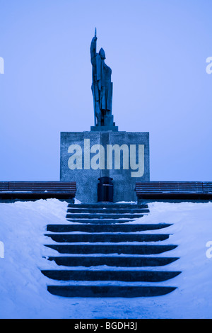 Statue von Ingolfur Arnarson, der Norseman, Reykjavik im Jahre 874 gegründet. Die Innenstadt von Reykjavik, Island. Stockfoto