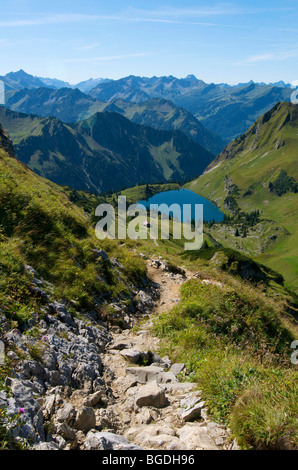 Seealp See, Laufbacher Eck-Weg-Wanderweg, Berg Nebelhorn, Oberstdorf, Allgäu, Bayern, Deutschland, Europa Stockfoto